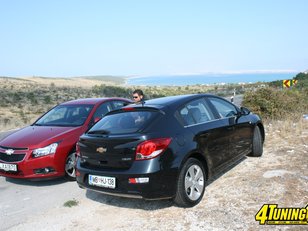 Chevrolet Cruze hatchback - drumuri de asfalt si piatra in Croatia