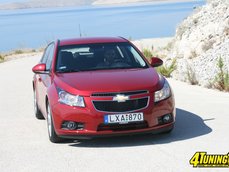 Chevrolet Cruze hatchback - drumuri de asfalt si piatra in Croatia