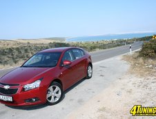 Chevrolet Cruze hatchback - drumuri de asfalt si piatra in Croatia