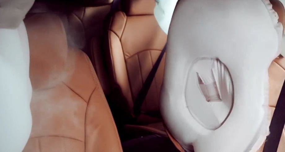 Chevrolet Traverse, prima masina din lume dotata cu airbag central Chevrolet Traverse, prima masina din lume dotata cu airbag central