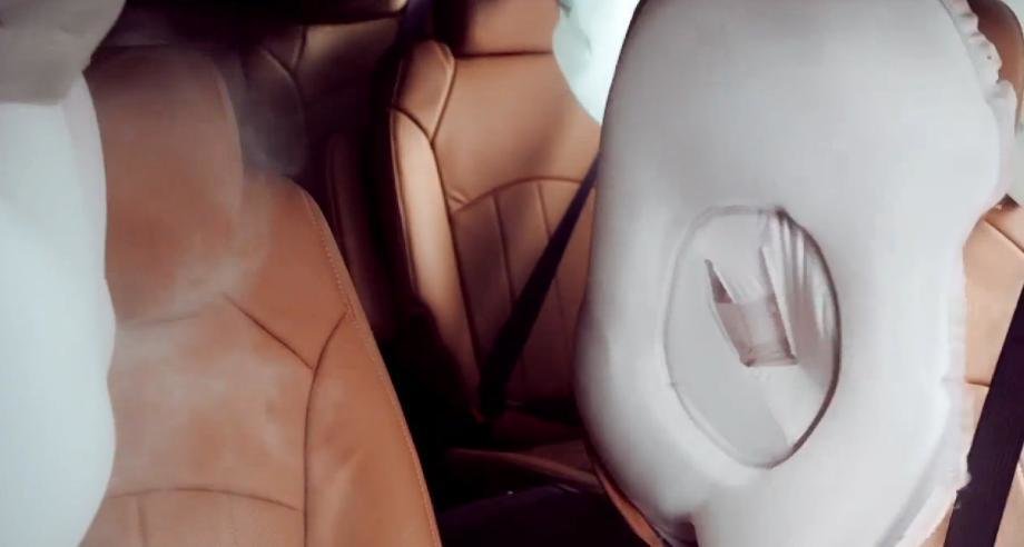 Chevrolet Traverse, prima masina din lume dotata cu airbag central