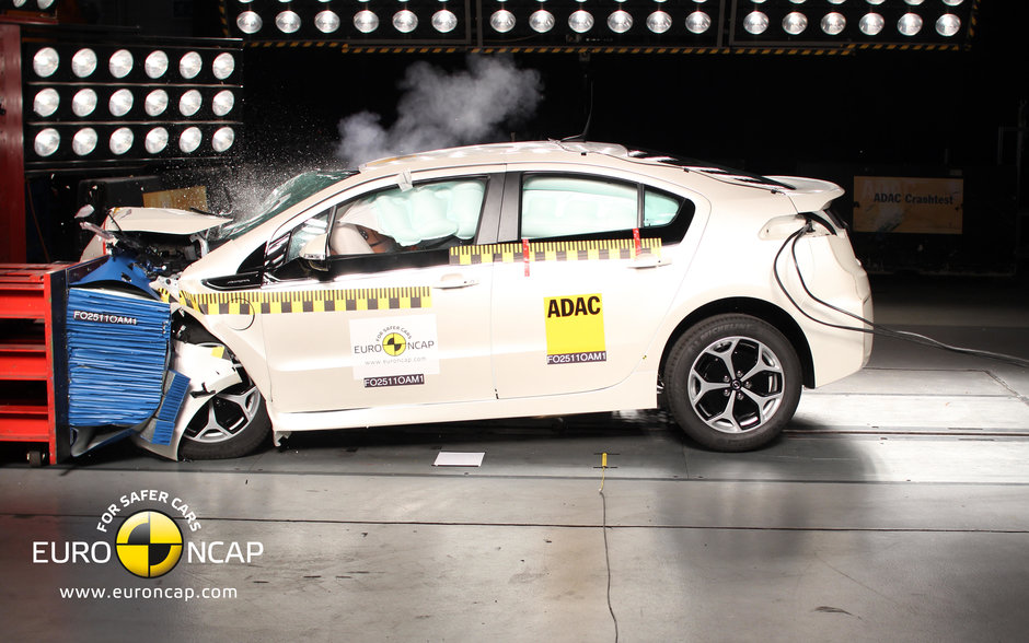 Chevrolet Volt si Malibu primesc punctajul maxim de cinci stele in cadrul testelor de siguranta Euro NCAP Chevrolet Volt si Malibu primesc punctajul maxim de cinci stele in cadrul testelor de siguranta Euro NCAP