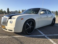 Chrysler 300 cu grila de Rolls-Royce