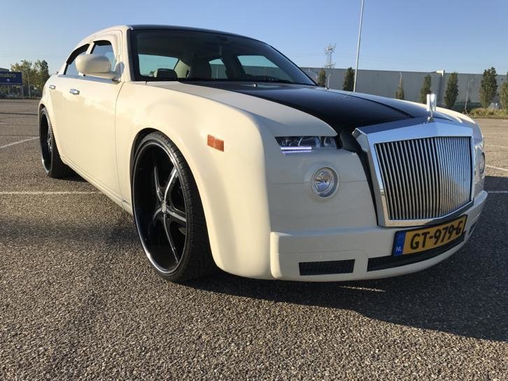 Chrysler 300 cu grila de Rolls-Royce