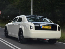 Chrysler 300 transformat in Rolls-Royce