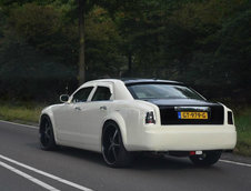 Chrysler 300 transformat in Rolls-Royce