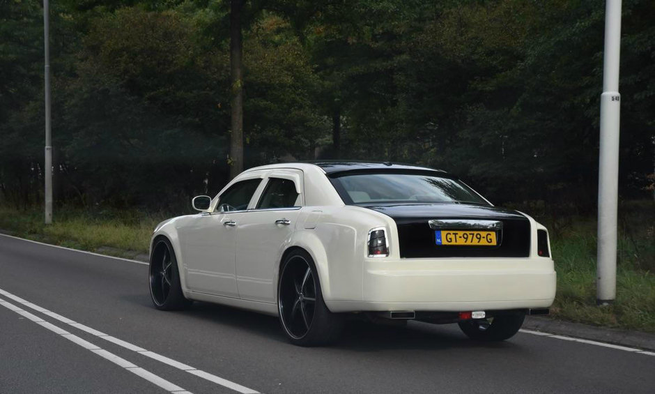 Chrysler 300 transformat in Rolls-Royce