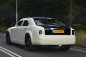 Chrysler 300 transformat in Rolls-Royce