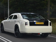 Chrysler 300 transformat in Rolls-Royce