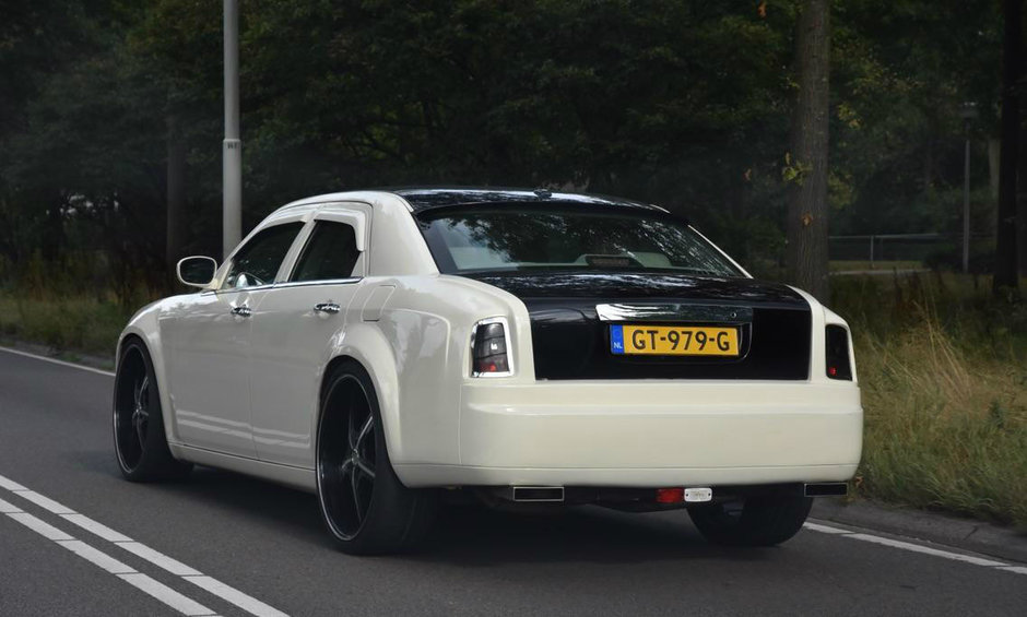 Chrysler 300 transformat in Rolls-Royce