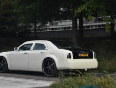 Chrysler 300 transformat in Rolls-Royce