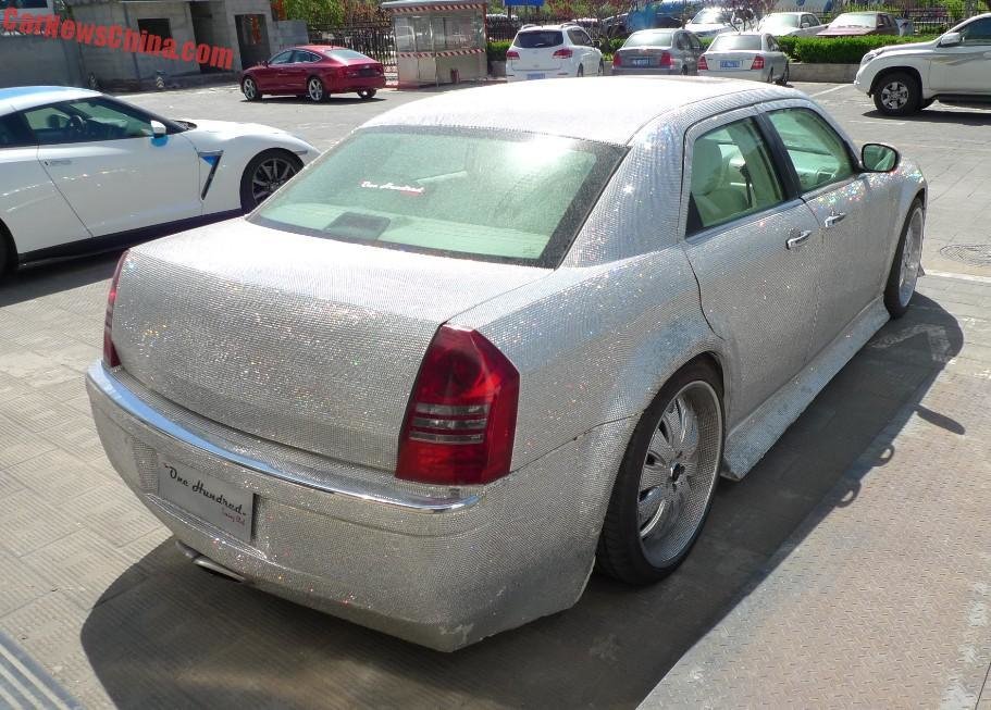 Chrysler 300C tunat in China