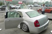 Chrysler 300C tunat in China