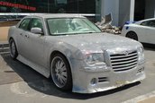 Chrysler 300C tunat in China