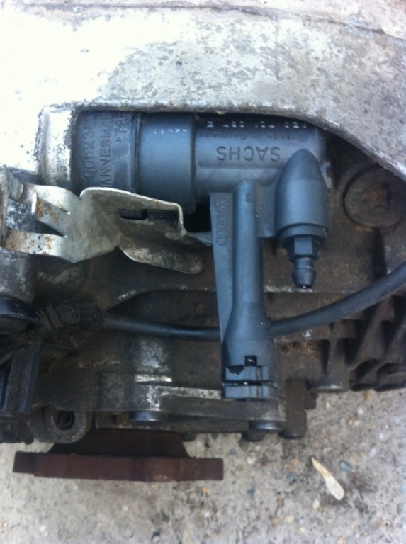 Cilindru receptor ambreiaj Audi A4 B6 [2000 - 2005] Sedan 1.9 TDI 5MT (130 hp) SE 1.9 TDI AWX