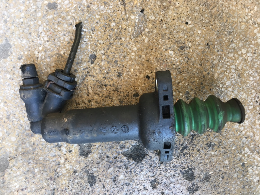 Cilindru receptor ambreiaj Seat Ibiza 3 [2002 - 2006] Hatchback 3-usi 1.4 TDI MT (75 hp) IV (6L1)
