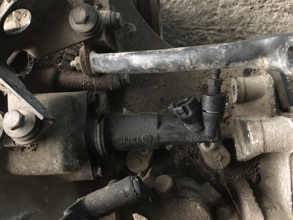 Cilindru receptor ambreiaj Skoda Octavia [1996 - 2000] Liftback 5-usi 1.8 T MT (150 hp) (1U2)