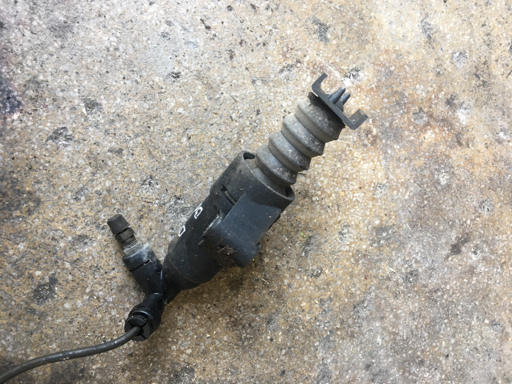 Cilindru receptor ambreiaj Volkswagen VW Golf 4 [1997 - 2006] Hatchback 5-usi 1.6 MT (105 hp) (1J1) 16V