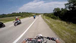 Cine este de vina pentru acest accident: politistul sau motociclistii vitezomani?