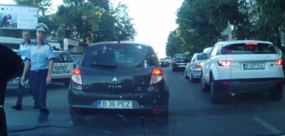 Cine ii da dreptate acestui sofer care plange ca a ramas pieton sigur traieste pe alta lume Cine ii da dreptate acestui sofer care plange ca a ramas pieton sigur traieste pe alta lume