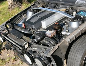 Cine imi poate da cateva informatii despre montarea unui motor V8 pe un E30?