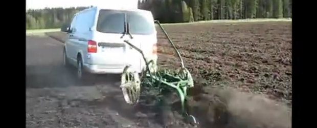 Cine nu are bani de tractor pentru muncile campului sa-si cumpere un microbuz