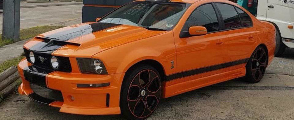 Cineva sa-i spuna tipului asta s-o lase mai moale. Omul si-a transformat vechea berlina in Ford Mustang Cineva sa-i spuna tipului asta s-o lase mai moale. Omul si-a transformat vechea berlina in Ford Mustang