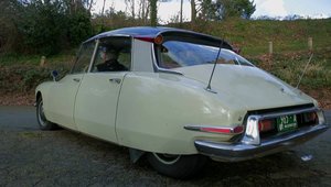 Citroen DS-19 versus Tesla Model S