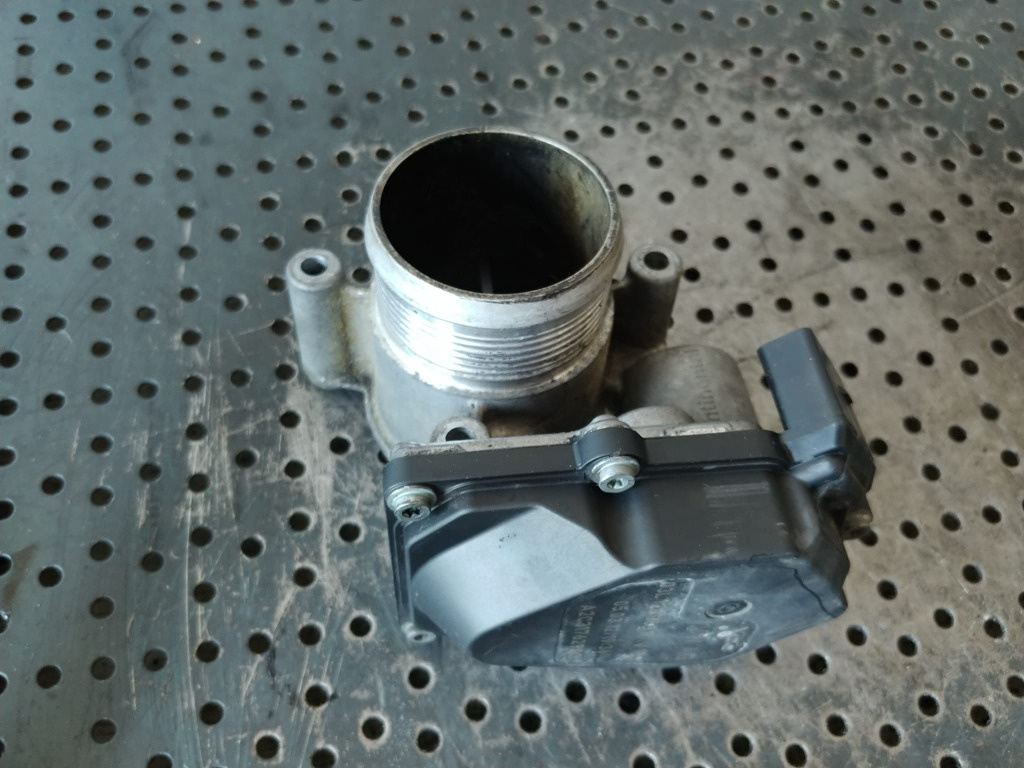 Clapeta acceleratie 2.0 tdi audi q5 8r a4 b8 8k a6 c7 vw passat b7 tiguan 5n golf 6 03l128063r