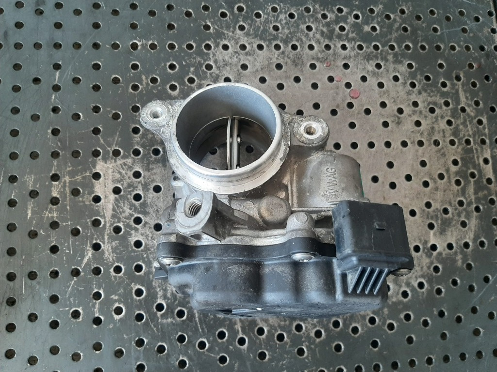 Clapeta acceleratie 2.0 tdi dfg vw passat b8 touran 5t1 tiguan ad1 golf 7 audi a3 8v q2 04l128059aa