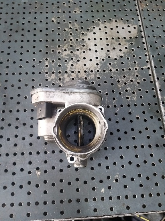 Clapeta acceleratie 2.0 tdi vw sharan 038128063l