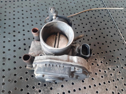 Clapeta acceleratie audi a4 b5 1.6b adp 408237