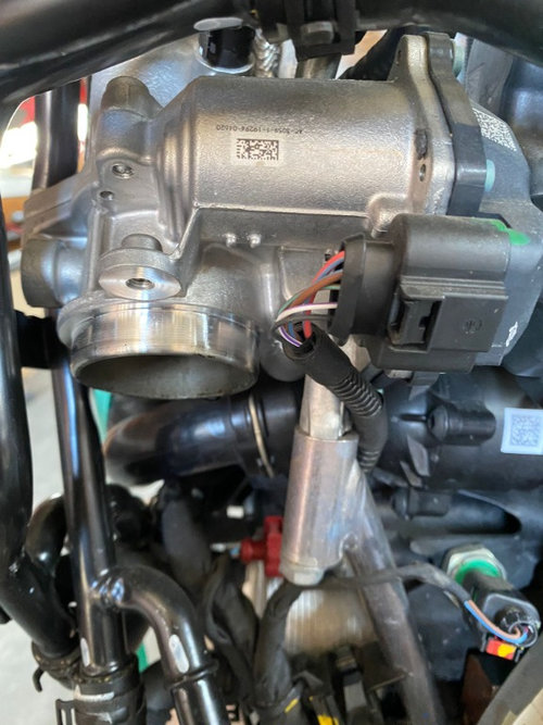 Clapeta acceleratie Audi A4 B9 2.0 Quattro cod motor DET 140Kw / 190 cp an 2019 cod piesa 04L128059T