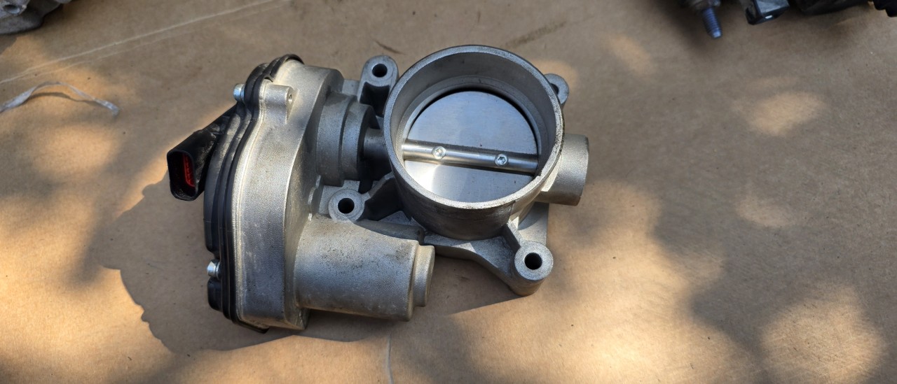 Clapeta acceleratie Ford Focus 2 2.0 benzina 2004 2005 2006 2007 2008