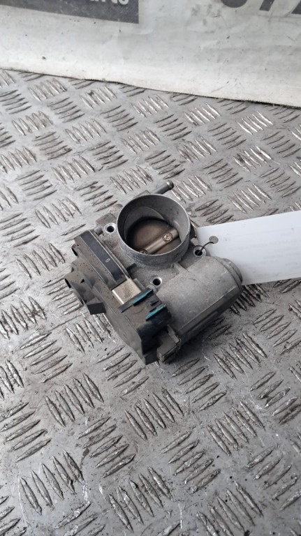 Clapeta acceleratie Opel Astra H 1.6 16V Z16XEP an 2006 cod 55559227