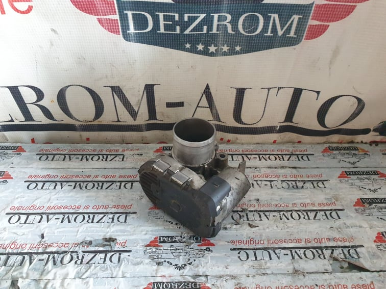Clapeta acceleratie Renault Laguna III 2.0 dCi 131cp cod piesa : 8200330810E