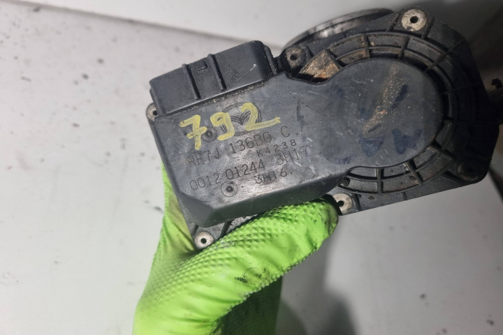 Clapeta acceleratie RF7J 136B0 C Mazda 6 GG [2002 - 2005] Sedan