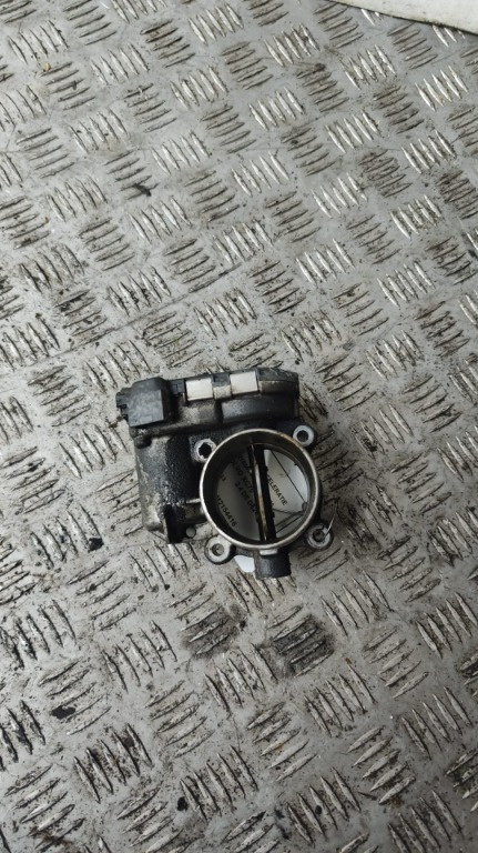 Clapeta acceleratie Volvo XC90 2.4 D cod motor D5244T17 transmisie automata,an 2013 cod 31216665 / 0...