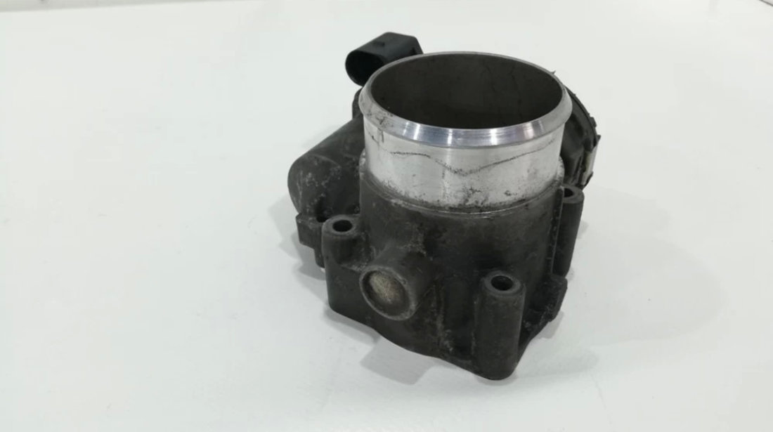 Clapeta acceleratie Vw Passat B5.5 cod motor AWT 1.8 BENZINA EURO 4 110 KW cod 2B0750009