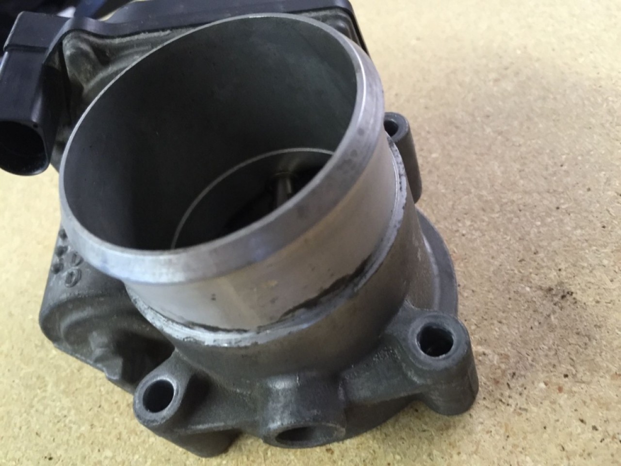 Clapeta acceleratie vw passat b6 2.0 tfsi axx bpy 200 cai cod 06f133062e