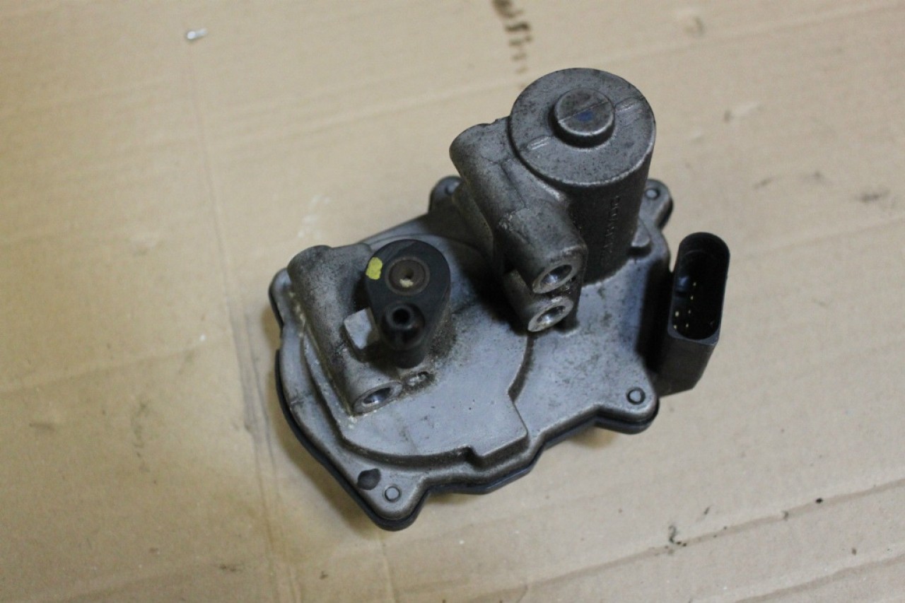 Clapeta admisie audi a3 8p 2.0 tfsi bwa axx 200 cai cod 06f133482