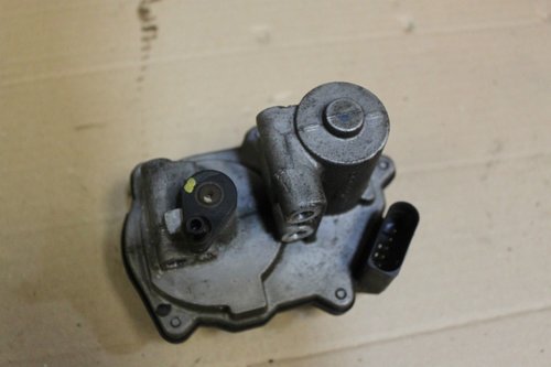 Clapeta admisie vw golf V 2.0 tfsi axx 200 cai cod 06f133482