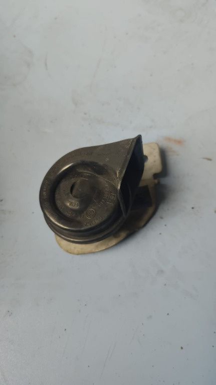 Claxon Audi A1 1.6 TDI Hatchback cod motor CAYB an 2014 cod 8X0951221A