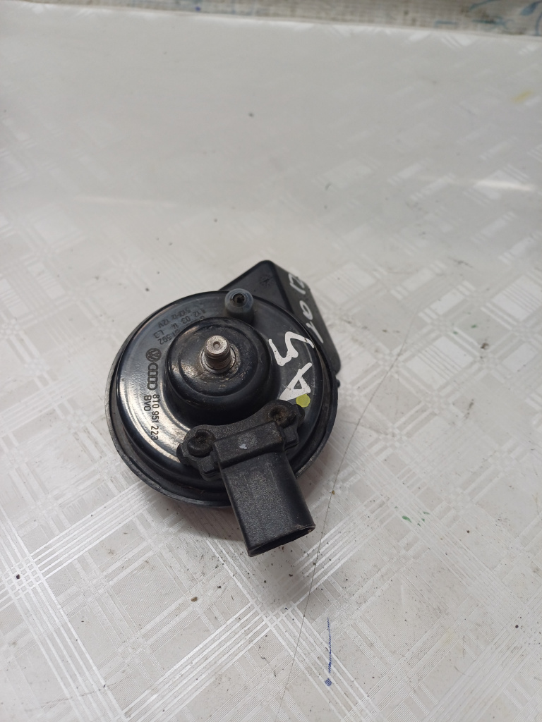 Claxon Audi A5 - Motorina 2012, 8T0951221