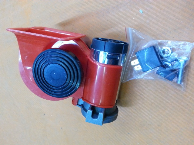Claxon auto cu butelie tip mec