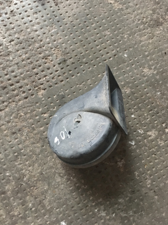 Claxon Volkswagen VW Golf 4 [1997 - 2006] Hatchback 5-usi 1.4 MT (75 hp) (1J1) 16V