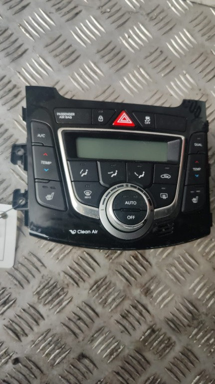 Climatronic Hyundai i30 1.6 CRDI cod motor D4FB 128 cp / 94KW transmisie automata an 2014 cod 97250-...