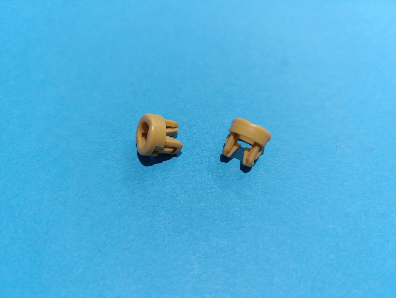 Clips plastic fixare geam in macara spate Opel Astra J Vectra C