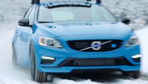 Clipul ASTA te va face sa iti doresti cu ardoare un Volvo V60 Polestar