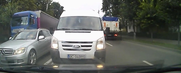 Cocalarul cu duba de Bacau care scuipa soferi: BC 04 BRG